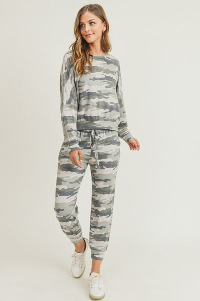 NEW * Yelete Women's Long Sleeve Vintage Camo Loungewear Set