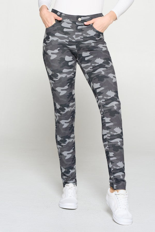 Yelete Women's Camouflage 5-Pocket Cotton Blend Jeggings - Charcoal Camo